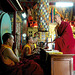 Cérémonie bouddhiste dans la bonne humeur