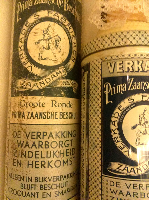 Tins for Dutch rusk