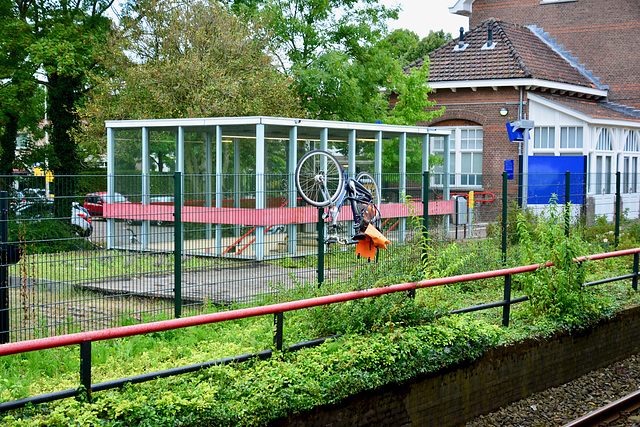 Upside-down bike