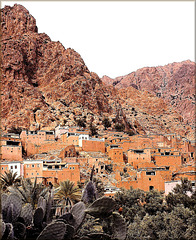 Village du Sud-marocain (MA) avril 1979. (Diapositive numérisée).