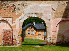 hWW....eingemauert :)