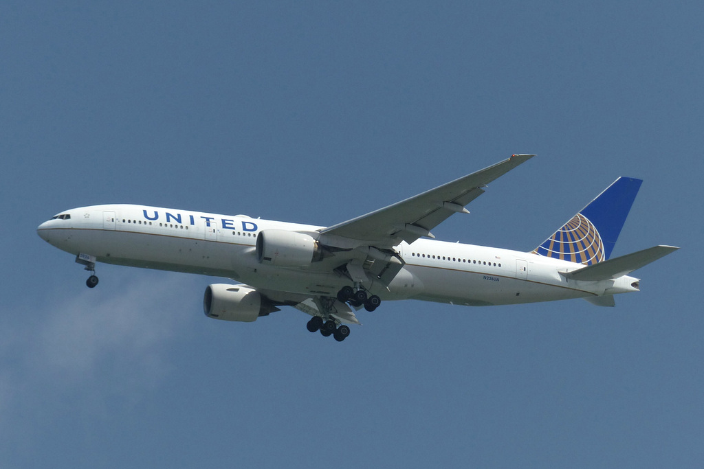 N226UA approaching SFO - 14 April 2016