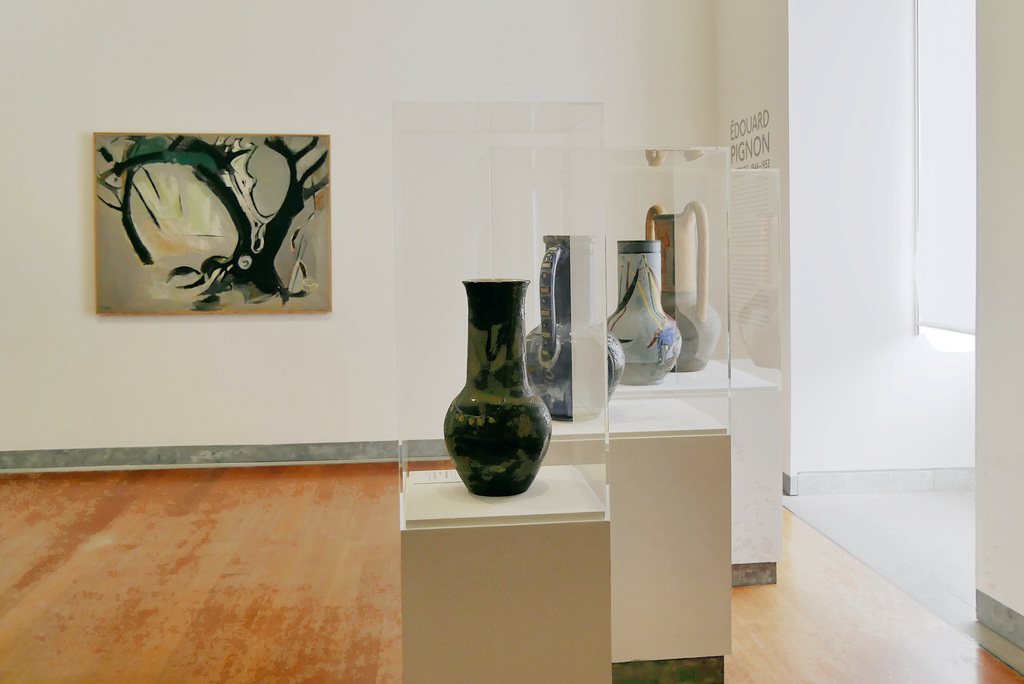 "L'olivier noir" (1952) et vases (Edouard Pignon)