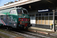 POP-ART /  Regionalzug von Domodossola nach Milano im Bahnhof Domodossola