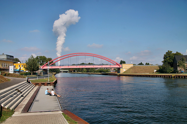 Rhein-Herne-Kanal mit Brücke Wartburgstraße (Castrop-Rauxel-Henrichenburg) / 11.09.2022