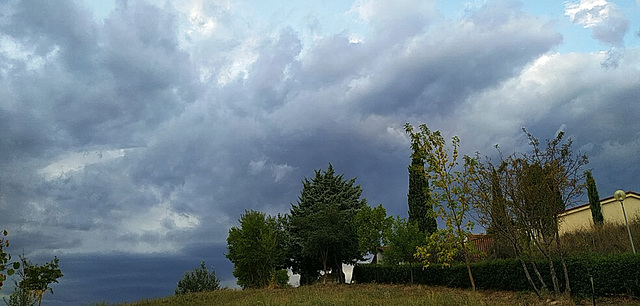 Nubes sobre la colina