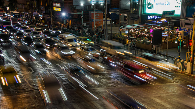 Sukhumvit Road by nigt ... P.i.P. (© Buelipix)