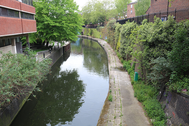 A walk along the Regent's Canal