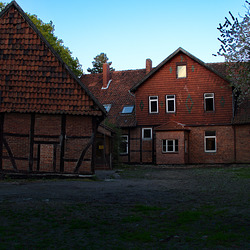 Die düstere Seite des Landlebens ist das Höfesterben. Die düstere Seite des Landlebens ist das Höfesterben.