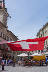Lausanne - Place de la Palud ... mit einem Hauch von Patriotismus  (© Buelipix)