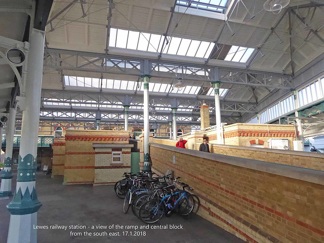 Lewes station central platform block and ramp from SE 17 1 2018