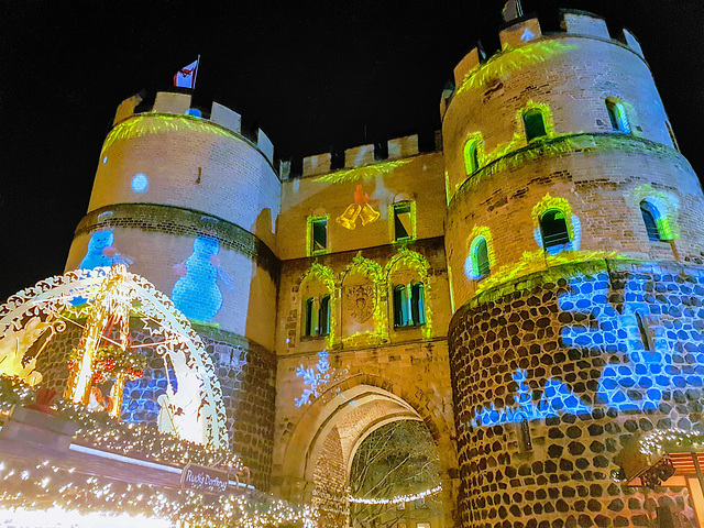 Köln - Hahnentorburg in der Vorweihnachtszeit