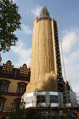 Schweriner Schlossturm eingerüstet