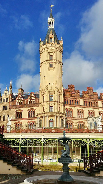 Orangerie und Hauptturm des Schweriner Schlosses