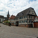 Fachwerkhaus vor der Kirche Saint-Barthélemy in Schleithal