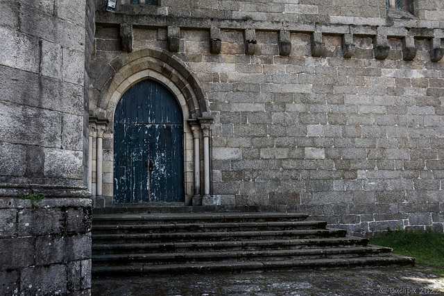 Eingang zur Kirche (Igreja) de Santa Clara - Vila do Conde (© Buelipix)