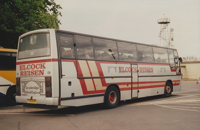 Elcock 5038 NT (F985 HGE) at RAF Mildenhall – 27 May 1995 (268-3)