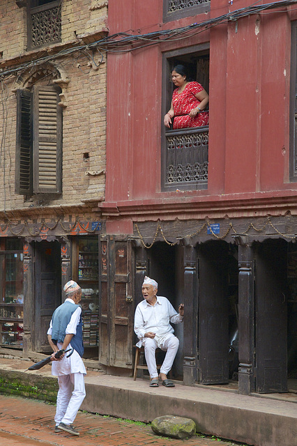 Scène de rue à Bhaktapur Scène de rue à Bhaktapur