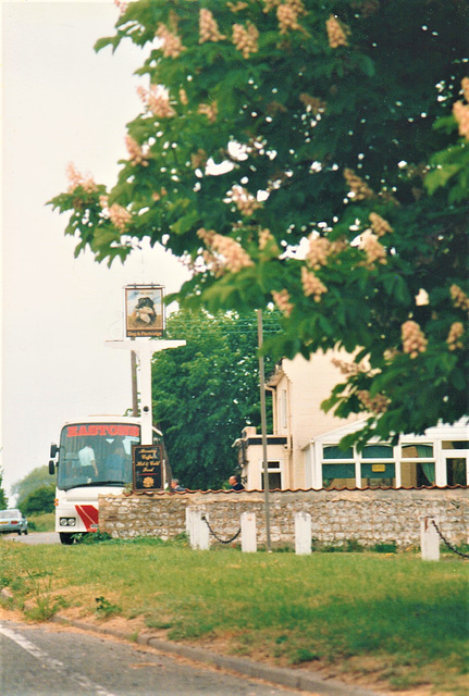 Eastons Coaches A585 GPE at the Dog and Partridge, Barton Mills - 1 Jun 1991 (142-22A)