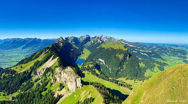 Blick zum Sämtisersee und Säntis