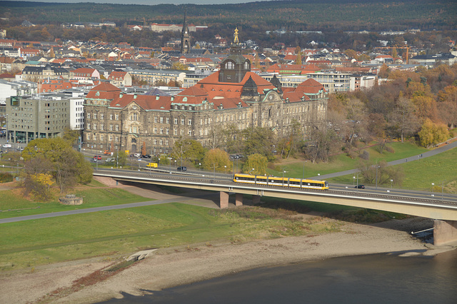 Die Carolabrücke und die Dresdner Neustadt