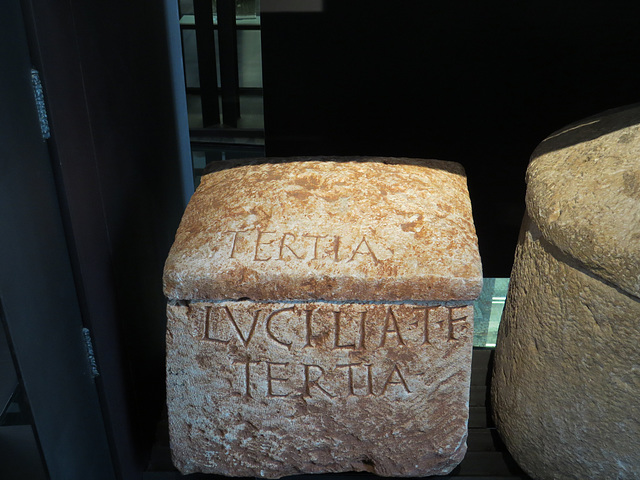 Musée archéologique de Zadar : urne funéraire.
