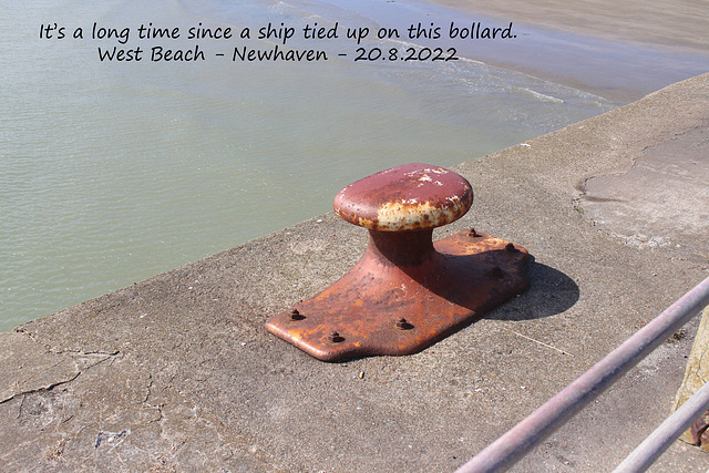 Bollard - West Beach - Newhaven 20 8 2022