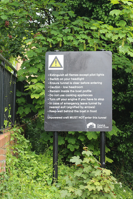 A walk along the Regent's Canal