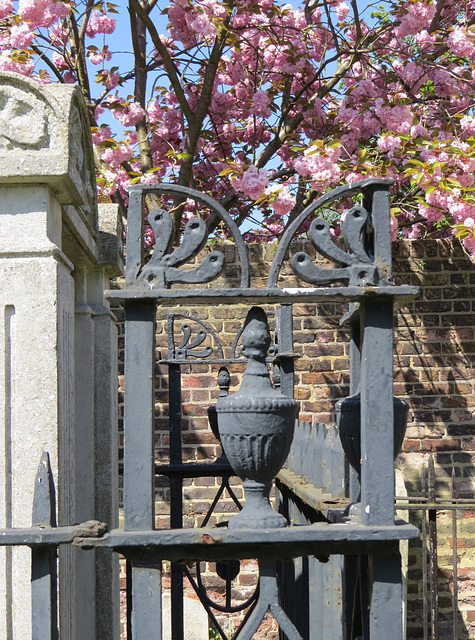 chiswick st. nicholas graveyard, london