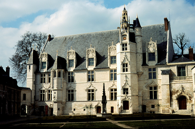 Ancien palais des évêques de Beauvais