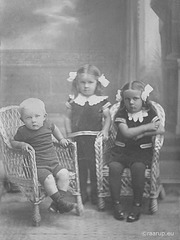 Max, Lily & Maren, children of Martine & Lars Severin Jensen - prob. 1919.