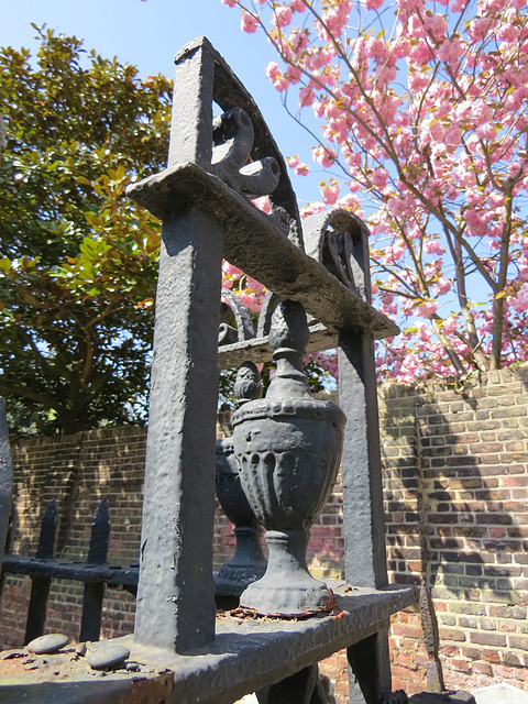 chiswick st. nicholas graveyard, london