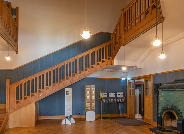 Foyer mit Treppenaufgang in der Villa Esche