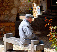 ... attendre ... (Monpazier)