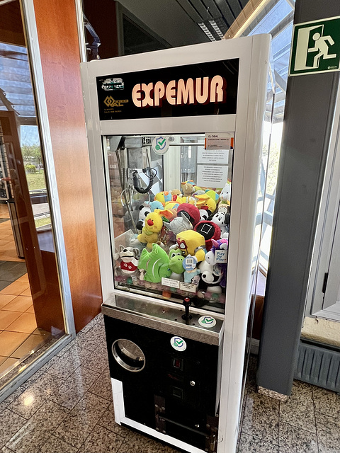 Spain 2022 – Claw machine