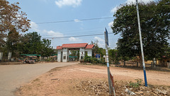 Une entrée quelconque / An entrance amongst many others Une entrée quelconque / An entrance amongst many others