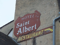 Vieille enseigne peinte (Vue à Sarlat 24)