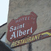 Vieille enseigne peinte (Vue à Sarlat 24)