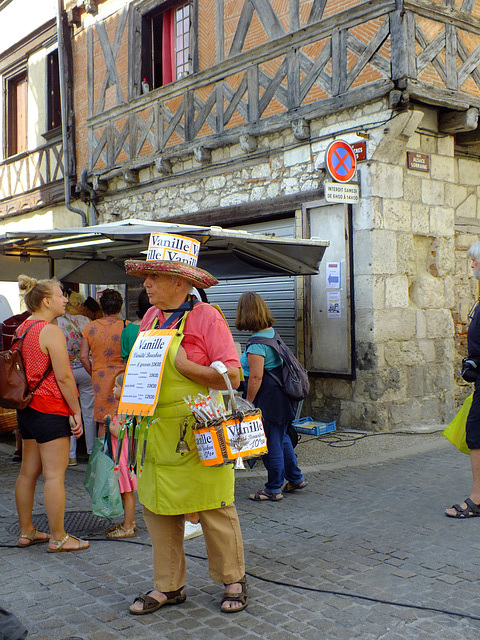 Vendeur de vanille au marché de St Foy la Grande (33)