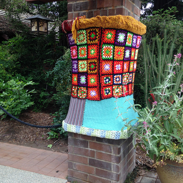 Darlyn Yee's yarnbombed pillar at Descanso Gardens