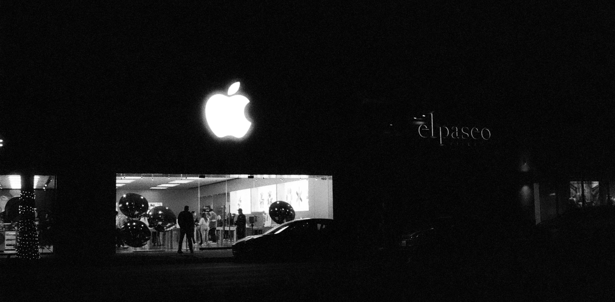 Apple Store on El Paseo (1)