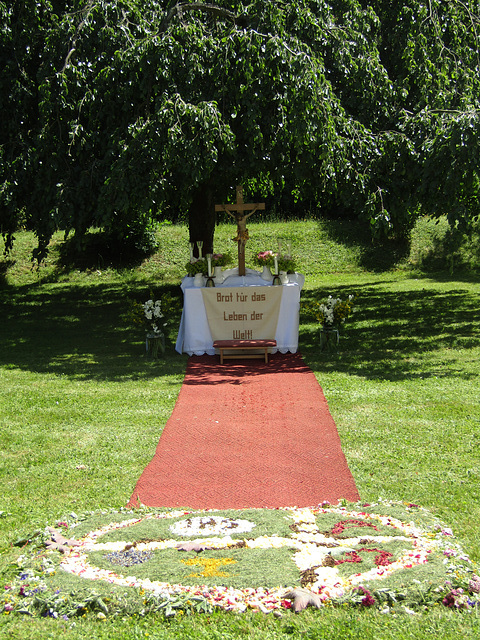 Fronleichnamsaltar an der Kirche