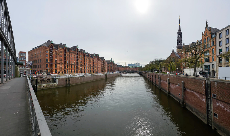 Hamburgtreffen 2024 - Spaziergang nach der Ankunft in Hamburg