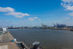 Aussicht von der Aussichtsplattform auf dem 'Dockland' Hamburg ... P.i.P.  (© Buelipix)