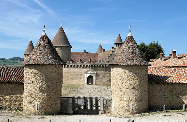 Val-de-Virieu (38). Château de Virieu.  28 septembre 2023.