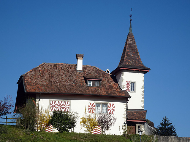 Neben der Kirche von Font