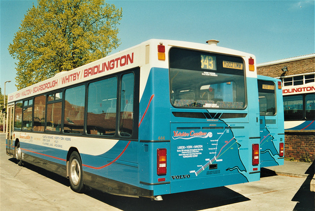 Yorkshire Coastliner 444 (YD02 UMW) at Malton – 5 May 2002 (481-25)