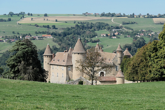 Val-de-Virieu (38). Château de Virieu.  28 septembre 2023.