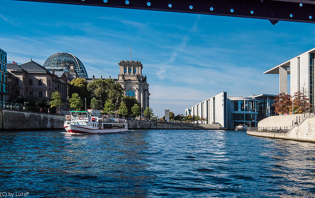 Unter der Brücke / Under the Bridge (270°)