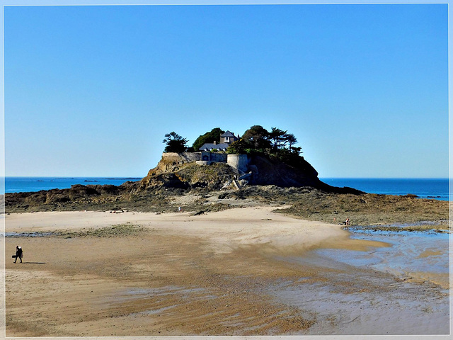 Le fort et l'anse Du Guesclin à Saint Coulomb (35)